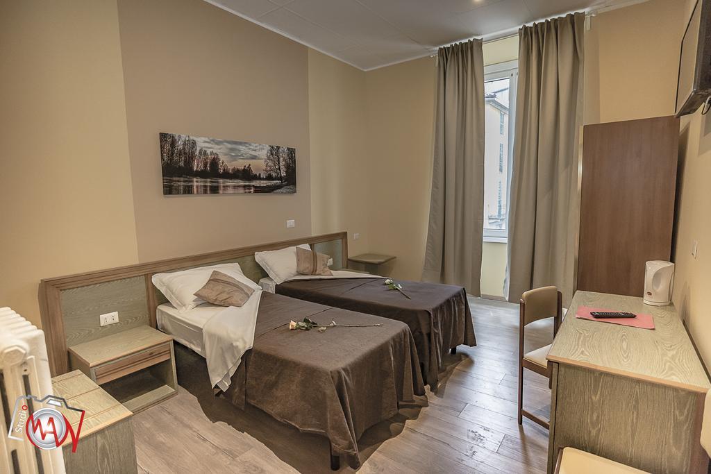 Hotel Moderno Lecco Exterior photo