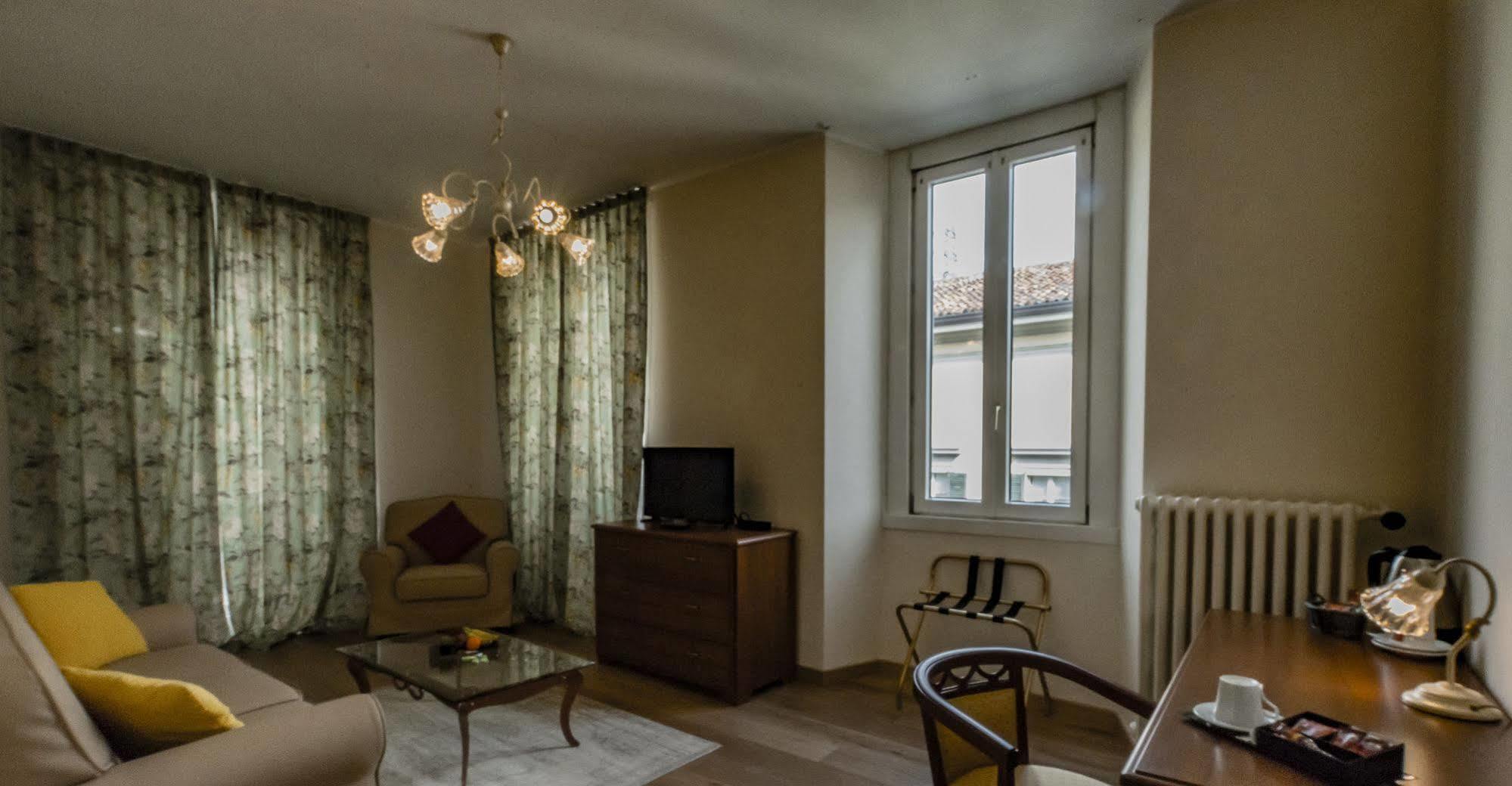 Hotel Moderno Lecco Exterior photo