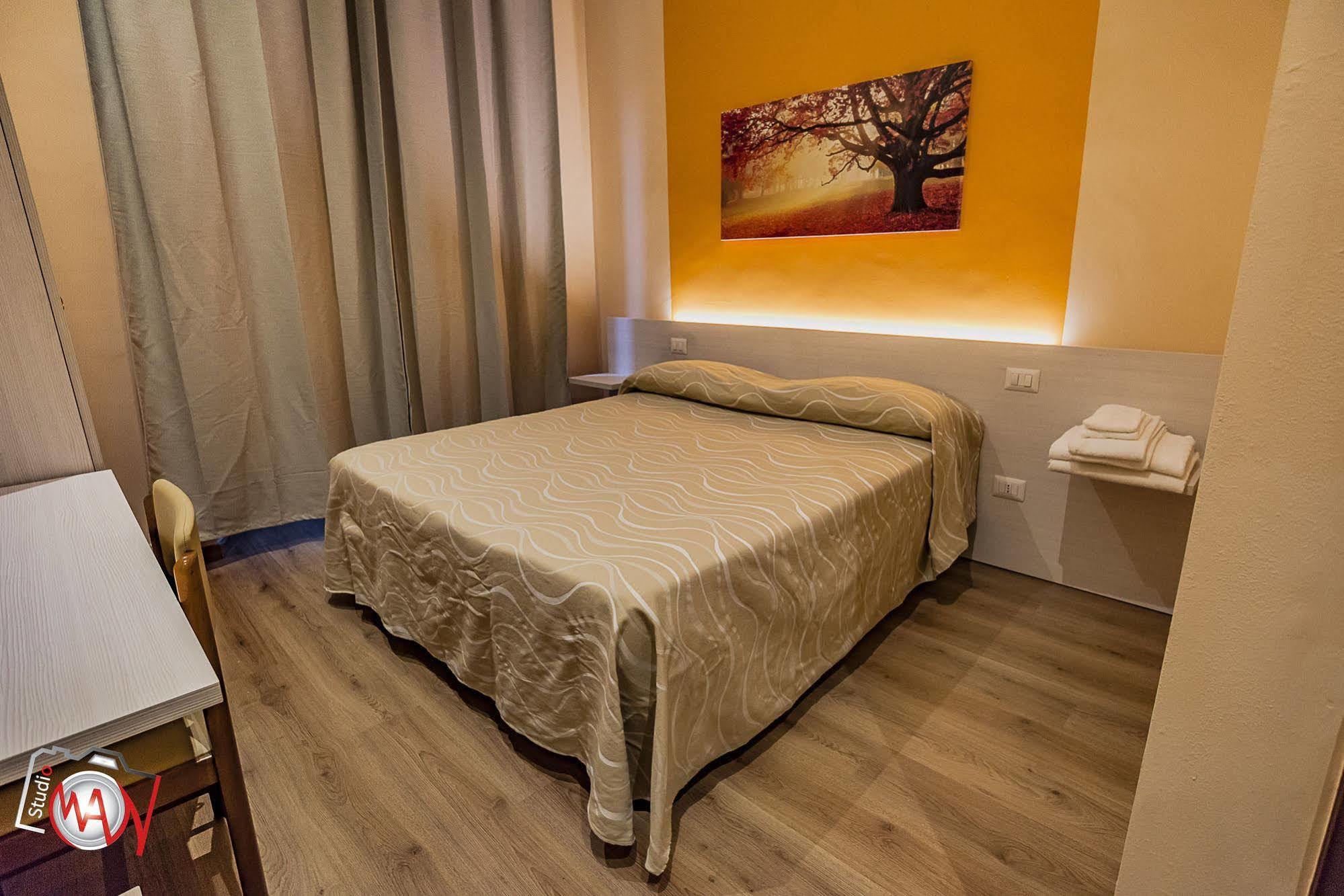 Hotel Moderno Lecco Exterior photo