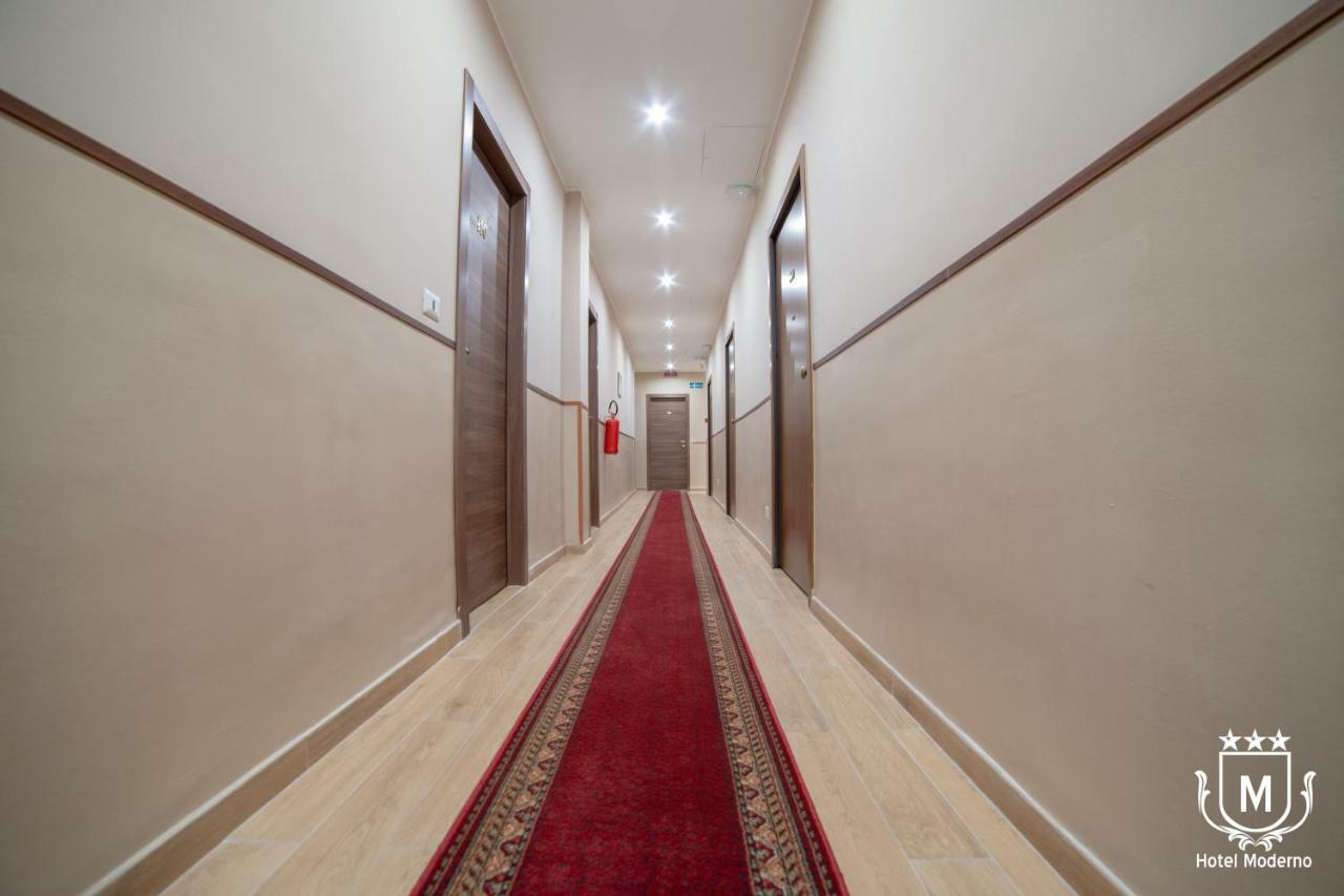 Hotel Moderno Lecco Exterior photo